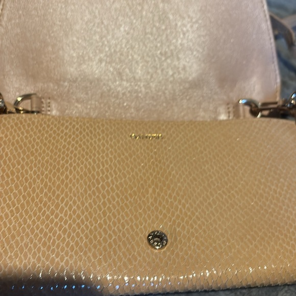 Danier Leather cream/beige purse - Picture 7 of 10